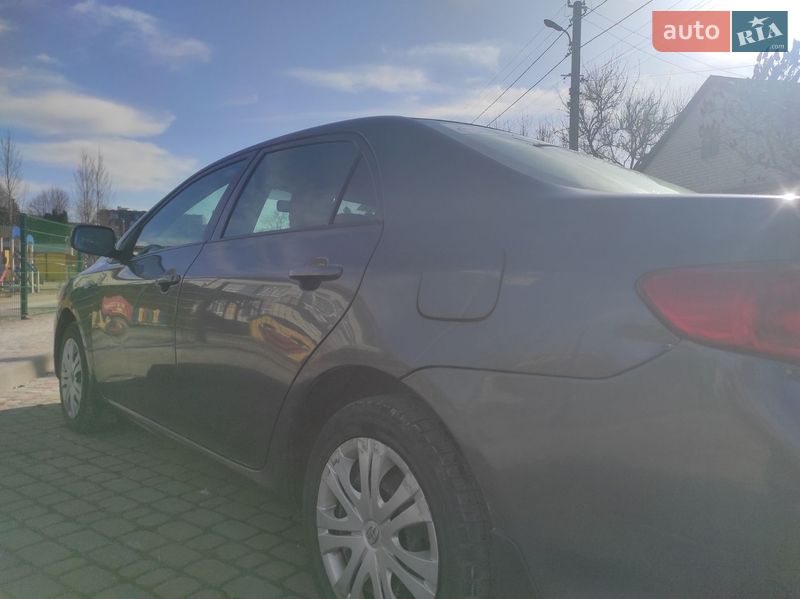 Седан Toyota Corolla 2008 в Львове
