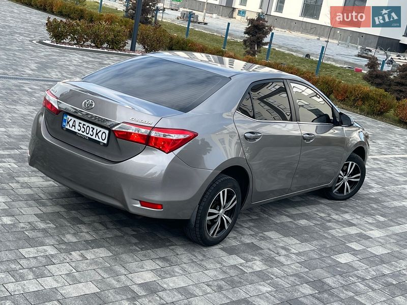 Седан Toyota Corolla 2013 в Мукачево