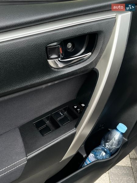 Седан Toyota Corolla 2013 в Мукачево