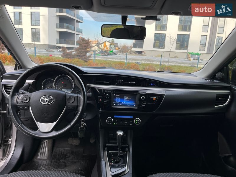 Седан Toyota Corolla 2013 в Мукачево