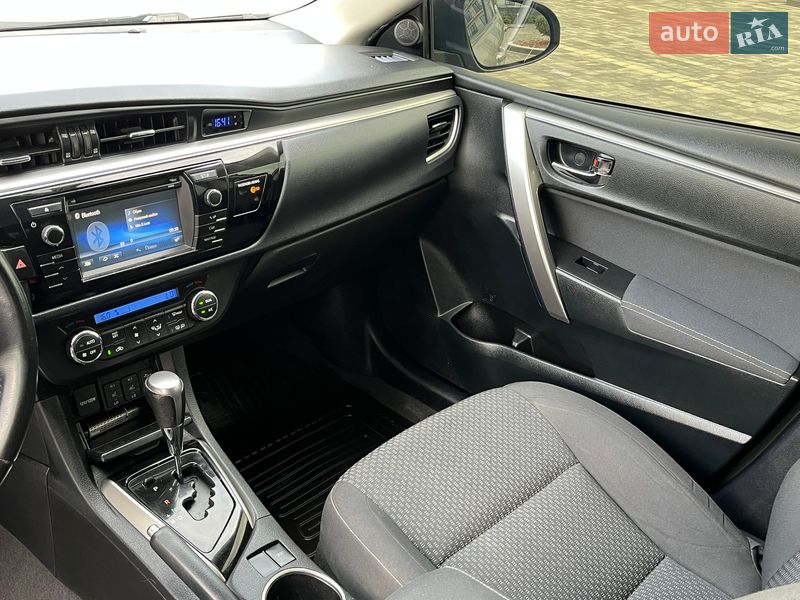 Седан Toyota Corolla 2013 в Мукачево