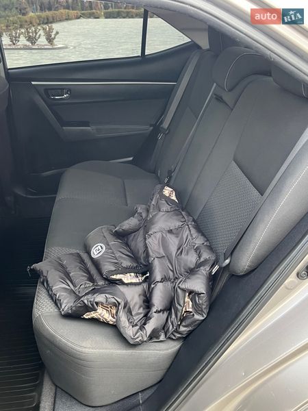 Седан Toyota Corolla 2013 в Мукачево