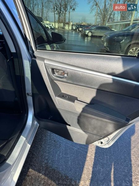 Седан Toyota Corolla 2016 в Киеве