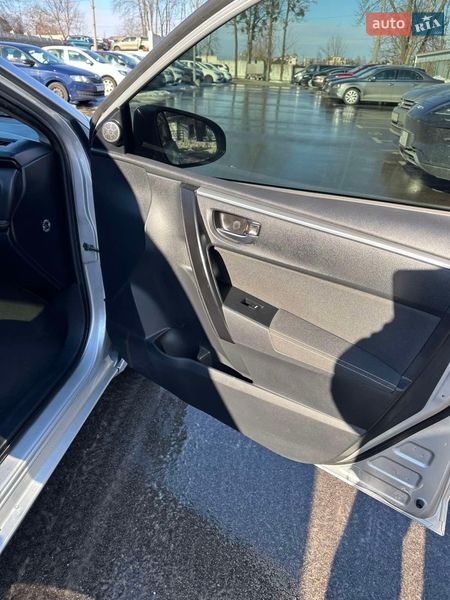 Седан Toyota Corolla 2016 в Киеве