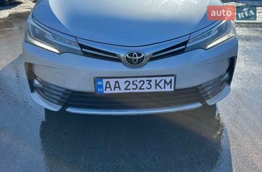 Седан Toyota Corolla 2016 в Киеве