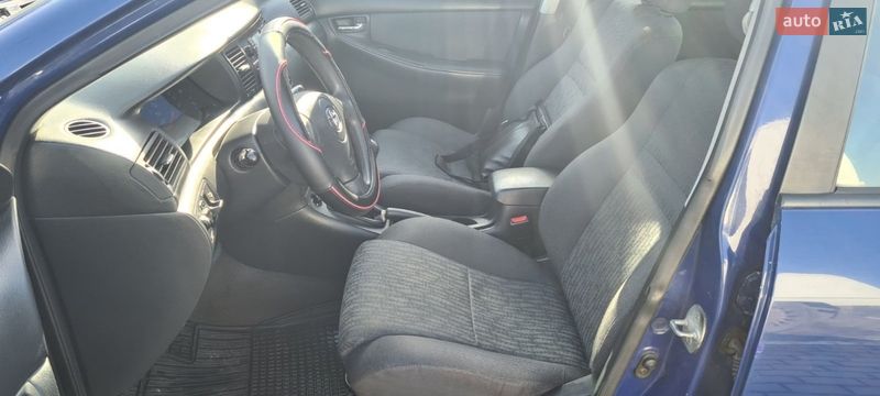 Универсал Toyota Corolla 2004 в Нововолынске