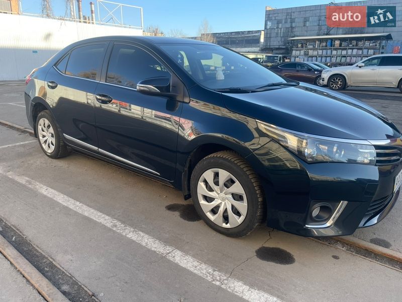 Седан Toyota Corolla 2014 в Киеве