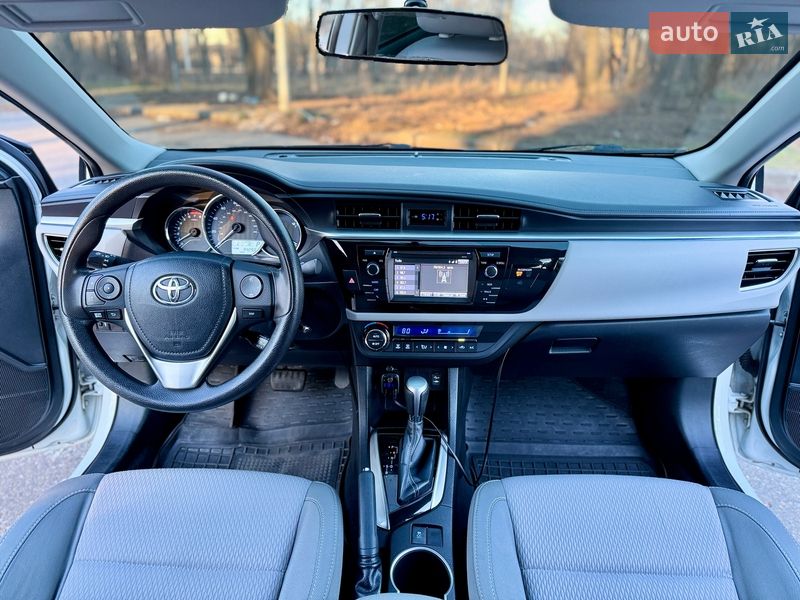 Седан Toyota Corolla 2015 в Одессе