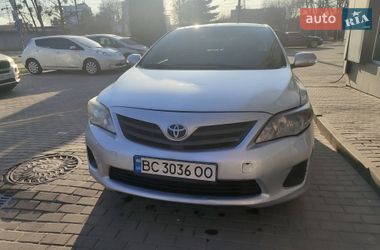 Седан Toyota Corolla 2012 в Львові