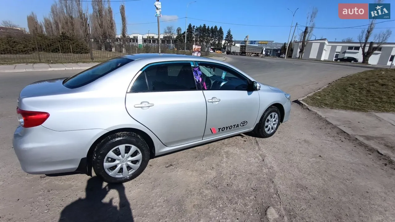 2010 Toyota Corolla - мініатюра 17