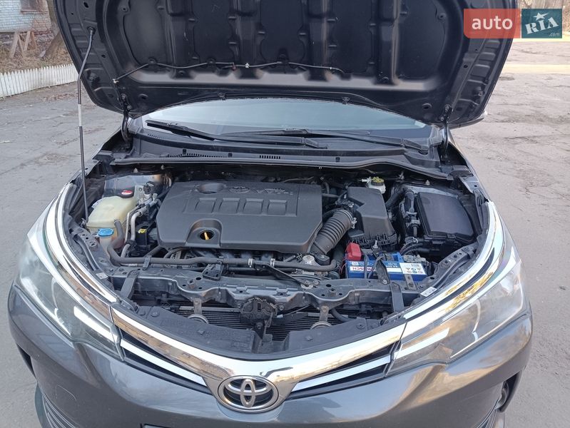 Седан Toyota Corolla 2016 в Киеве