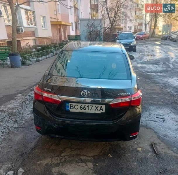Седан Toyota Corolla 2015 в Киеве