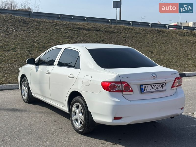 Седан Toyota Corolla 2012 в Києві