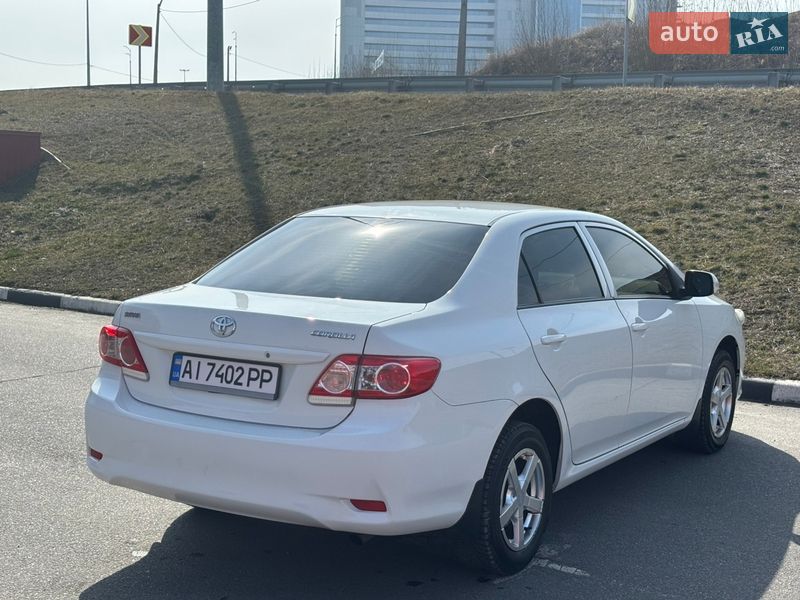 Седан Toyota Corolla 2012 в Києві