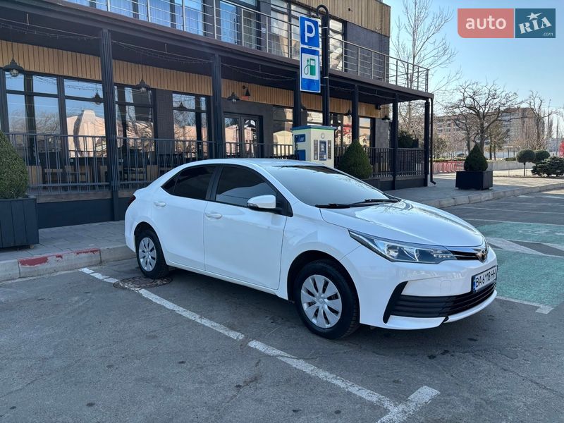 Седан Toyota Corolla 2017 в Миколаєві