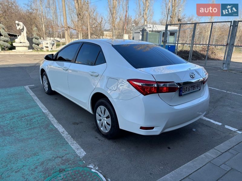 Седан Toyota Corolla 2017 в Миколаєві