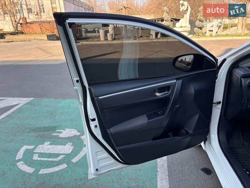 Седан Toyota Corolla 2017 в Миколаєві