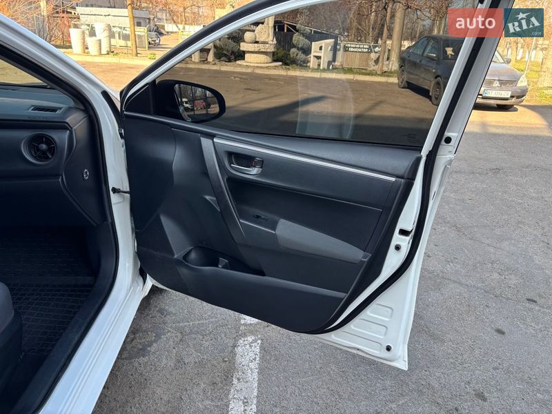 Седан Toyota Corolla 2017 в Миколаєві