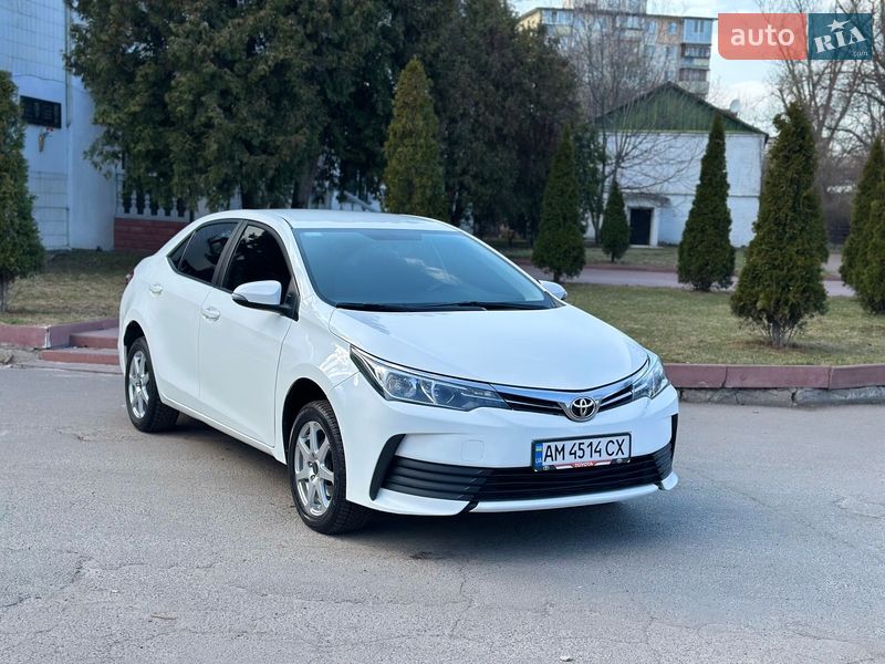 Седан Toyota Corolla 2017 в Києві