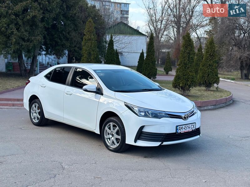 Седан Toyota Corolla 2017 в Києві