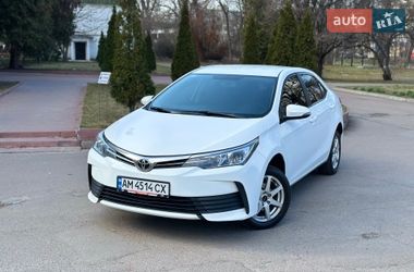 Седан Toyota Corolla 2017 в Киеве