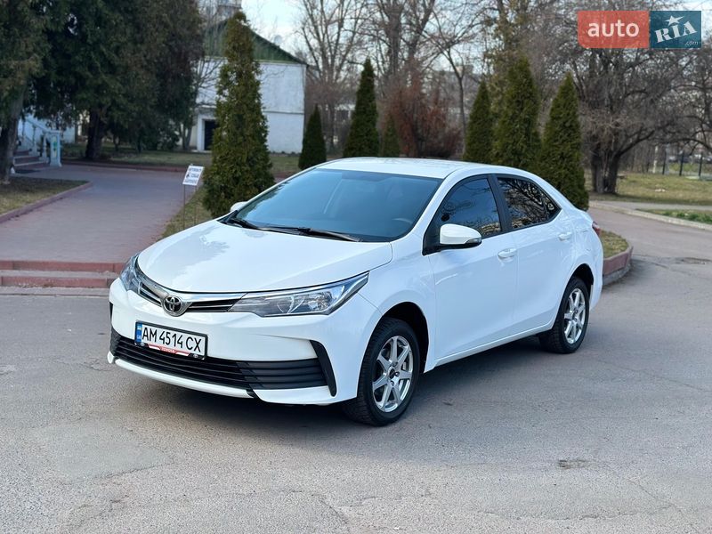 Седан Toyota Corolla 2017 в Києві