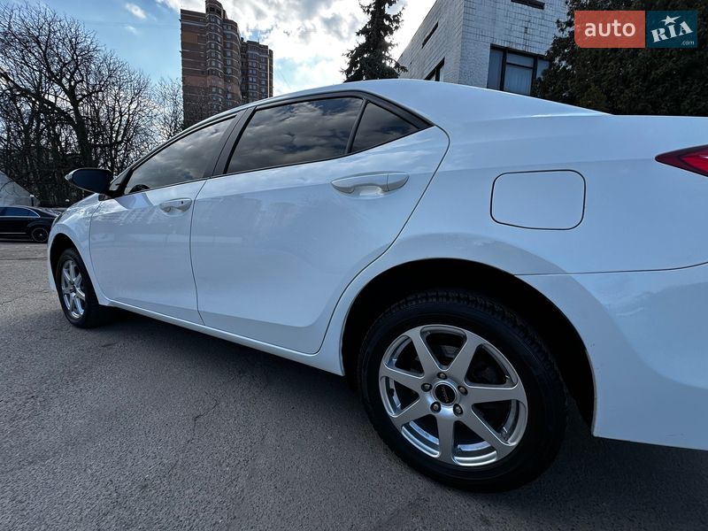 Седан Toyota Corolla 2017 в Києві