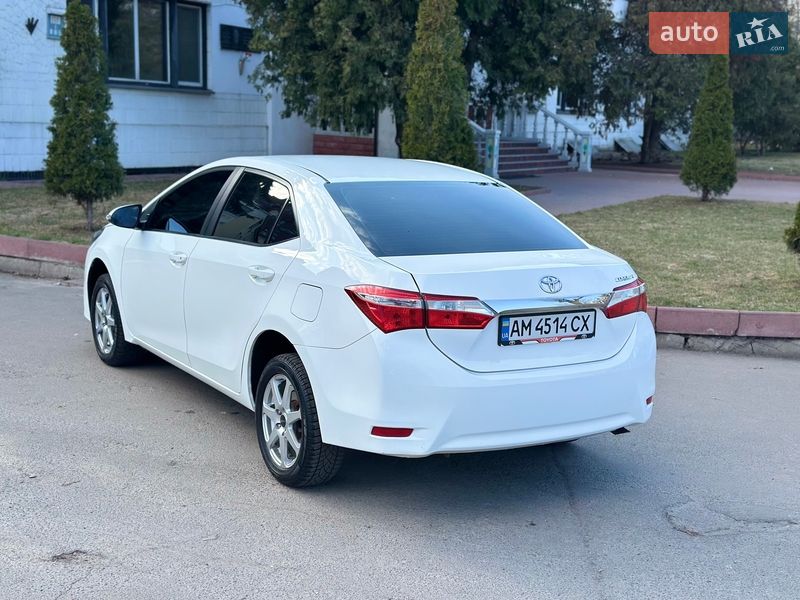 Седан Toyota Corolla 2017 в Києві