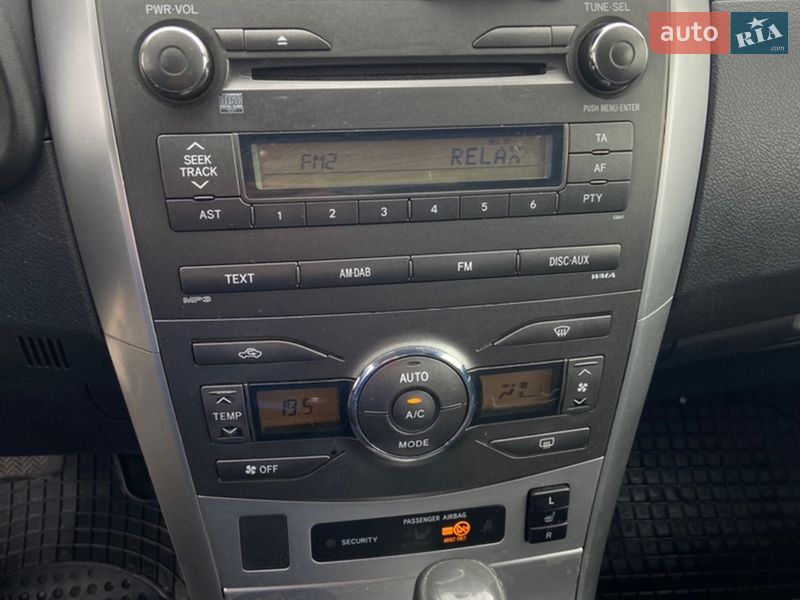 Седан Toyota Corolla 2011 в Львове