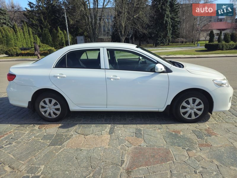 Седан Toyota Corolla 2012 в Кременчуге