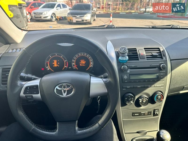 Седан Toyota Corolla 2013 в Одесі