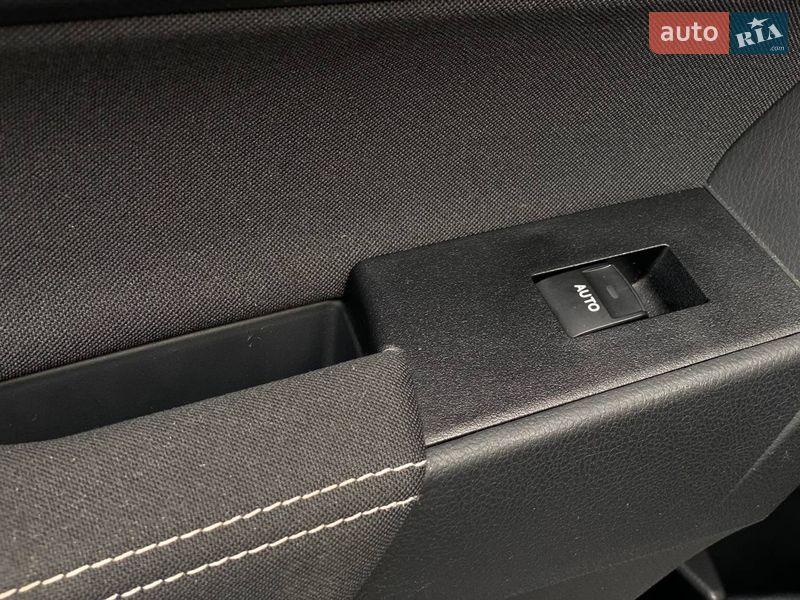 Седан Toyota Corolla 2017 в Киеве фото 45 Седан Toyota Corolla 2017 в Киеве