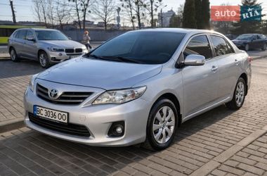 Седан Toyota Corolla 2012 в Львове