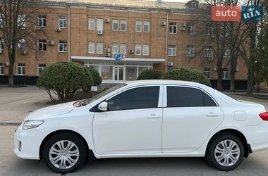 Седан Toyota Corolla 2012 в Жовтих Водах