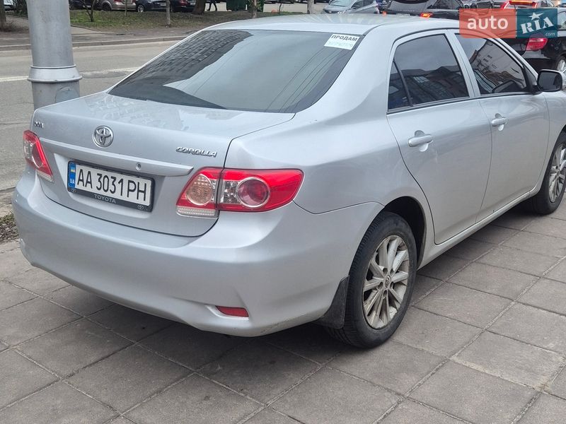 Седан Toyota Corolla 2010 в Києві