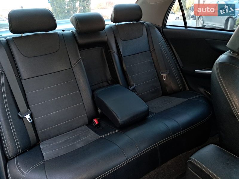 Седан Toyota Corolla 2011 в Івано-Франківську