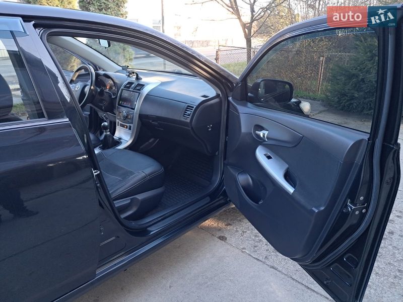 Седан Toyota Corolla 2011 в Івано-Франківську