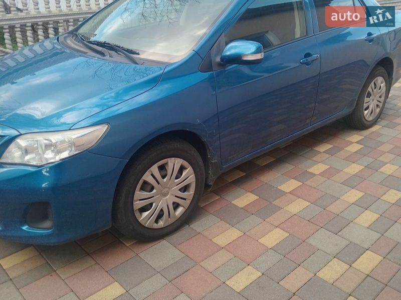 Седан Toyota Corolla 2011 в Олевске