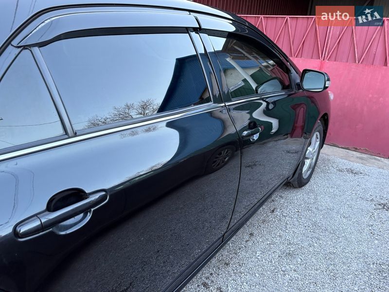 Седан Toyota Corolla 2013 в П'ятихатках