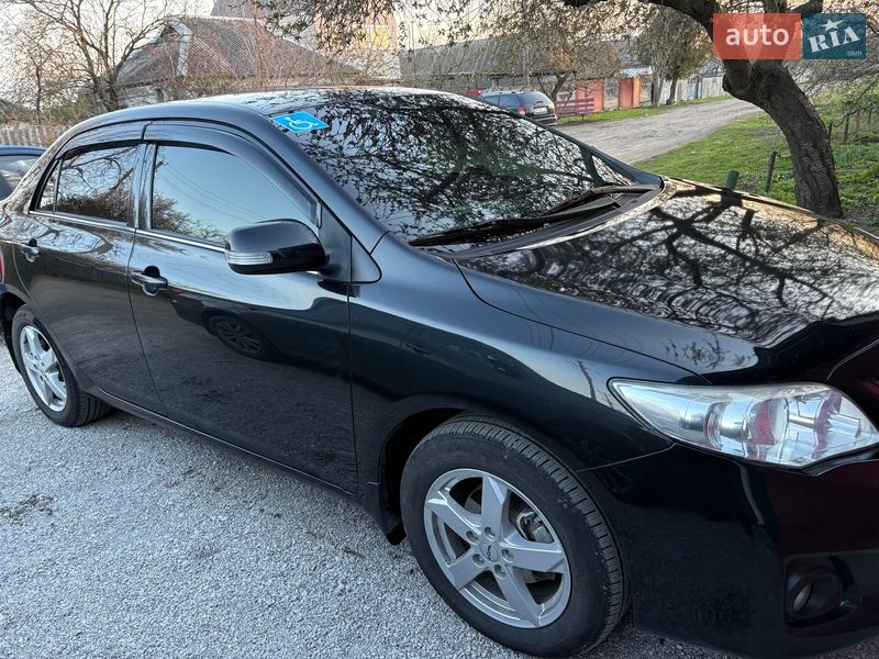 Седан Toyota Corolla 2013 в П'ятихатках