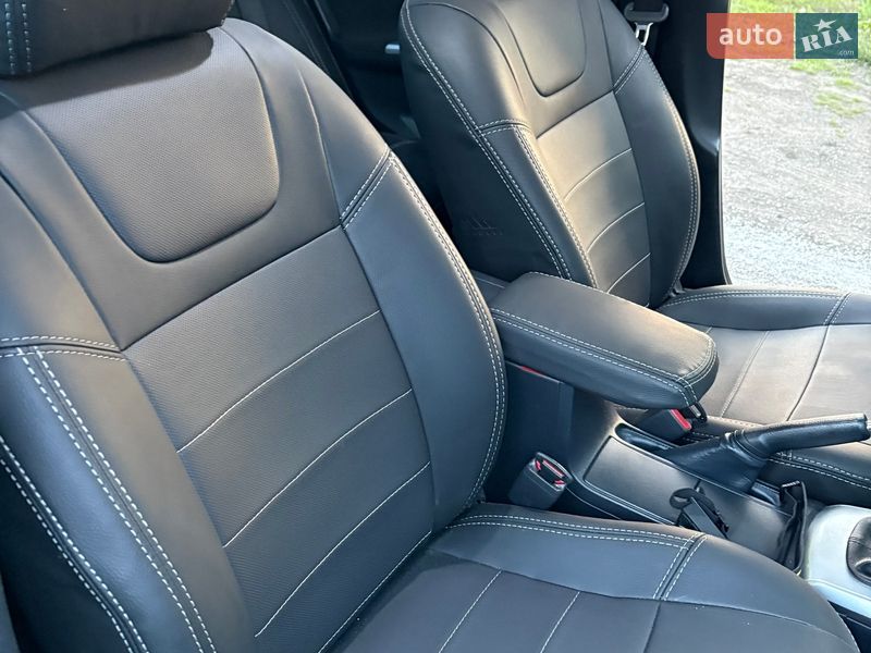 Седан Toyota Corolla 2013 в П'ятихатках