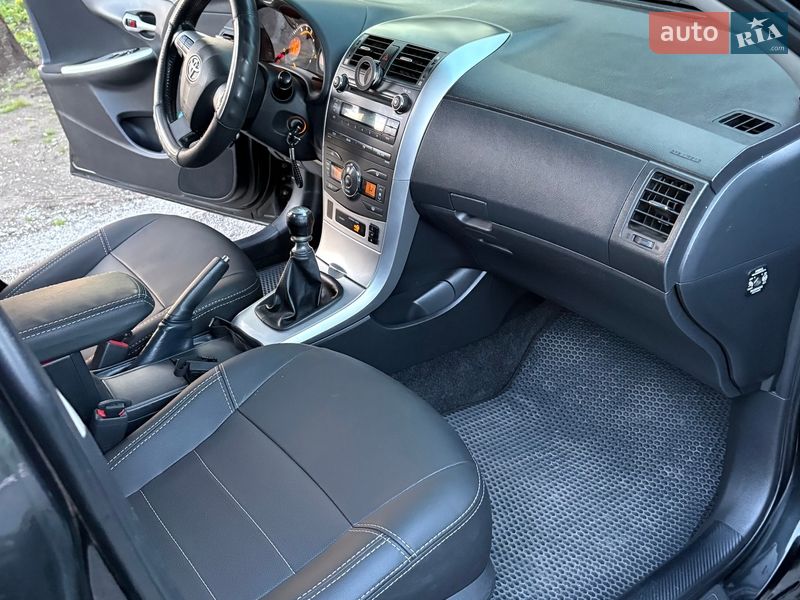 Седан Toyota Corolla 2013 в П'ятихатках