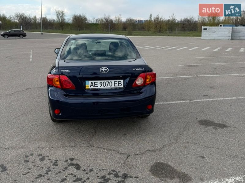 Седан Toyota Corolla 2009 в Днепре