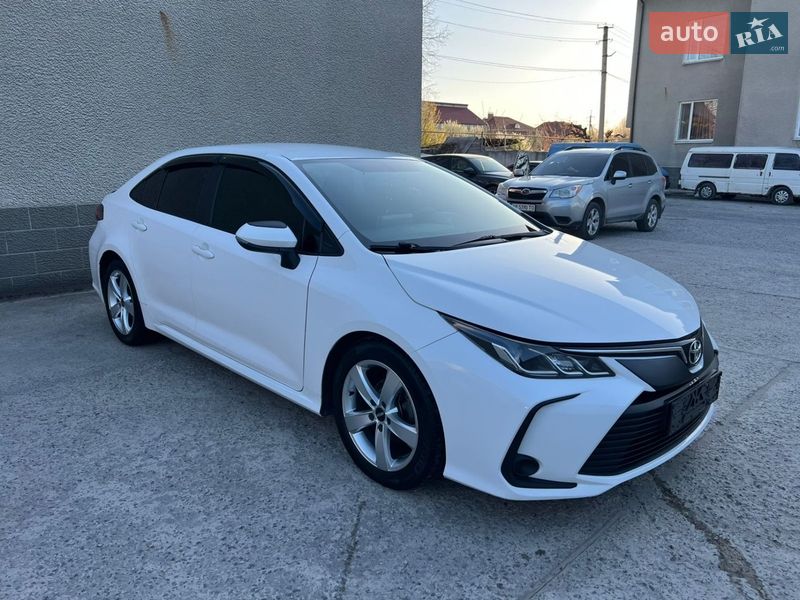 Седан Toyota Corolla 2019 в Дніпрі
