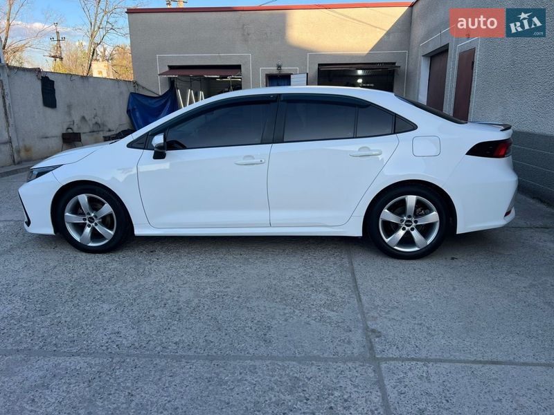 Седан Toyota Corolla 2019 в Дніпрі