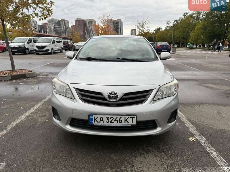 Седан Toyota Corolla 2011 в Киеве