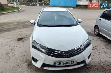 Седан Toyota Corolla 2015 в Прилуках