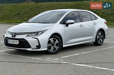 Седан Toyota Corolla 2019 в Киеве