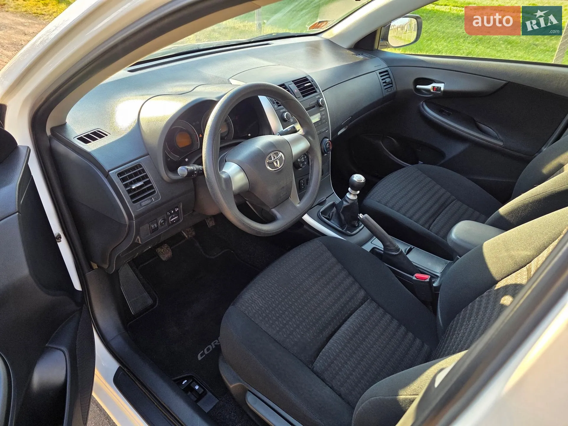 2010 Toyota Corolla - мініатюра 9