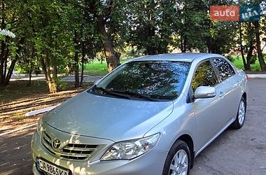Седан Toyota Corolla 2010 в Драбове
